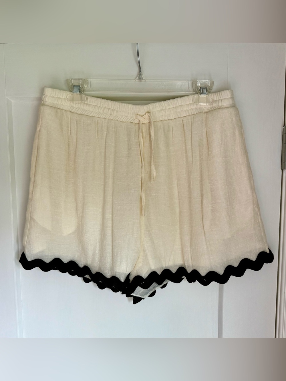 Francesca's Cream Shorts with Black Scallop Hem